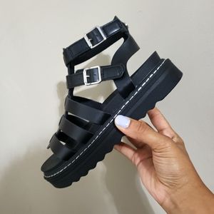 NYC MADDEN SANDALS .